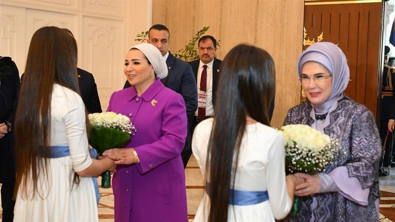 السيدة انتصار السيسي ترحب بزيارة أمينة أردوغان حرم رئيس جمهورية تركيا (صور)
