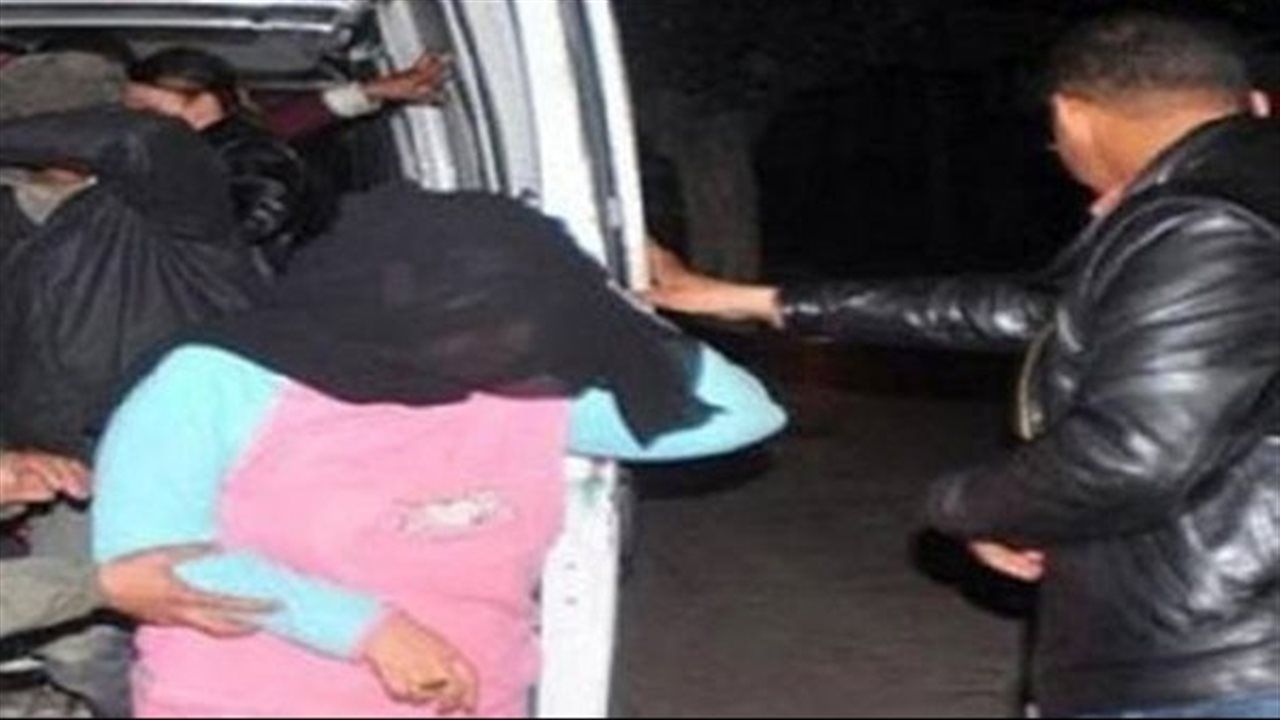 ضبط شبكة لممارسة الأعمال المنافية للآداب "أونلاين" في الإسكندرية