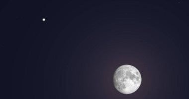 البدر يتراجع فى سماء الليل.. اعرف نسبة إضاءة القمر اليوم
