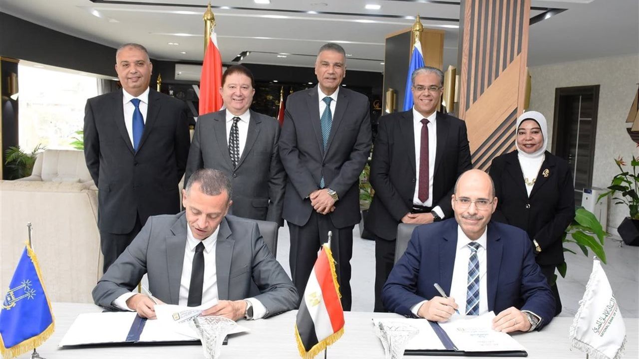 محافظ أسوان يشهد مراسم توقيع تجديد عقد اتفاق بين المحافظة والبنك الأهلي