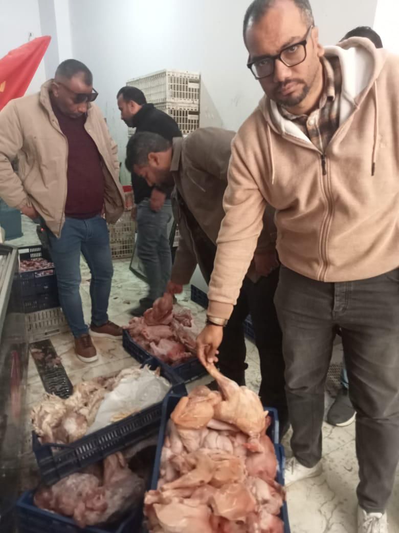 الجيزة: ضبط 26 طنًا من مصنعات لحوم وهياكل دواجن فاسدة