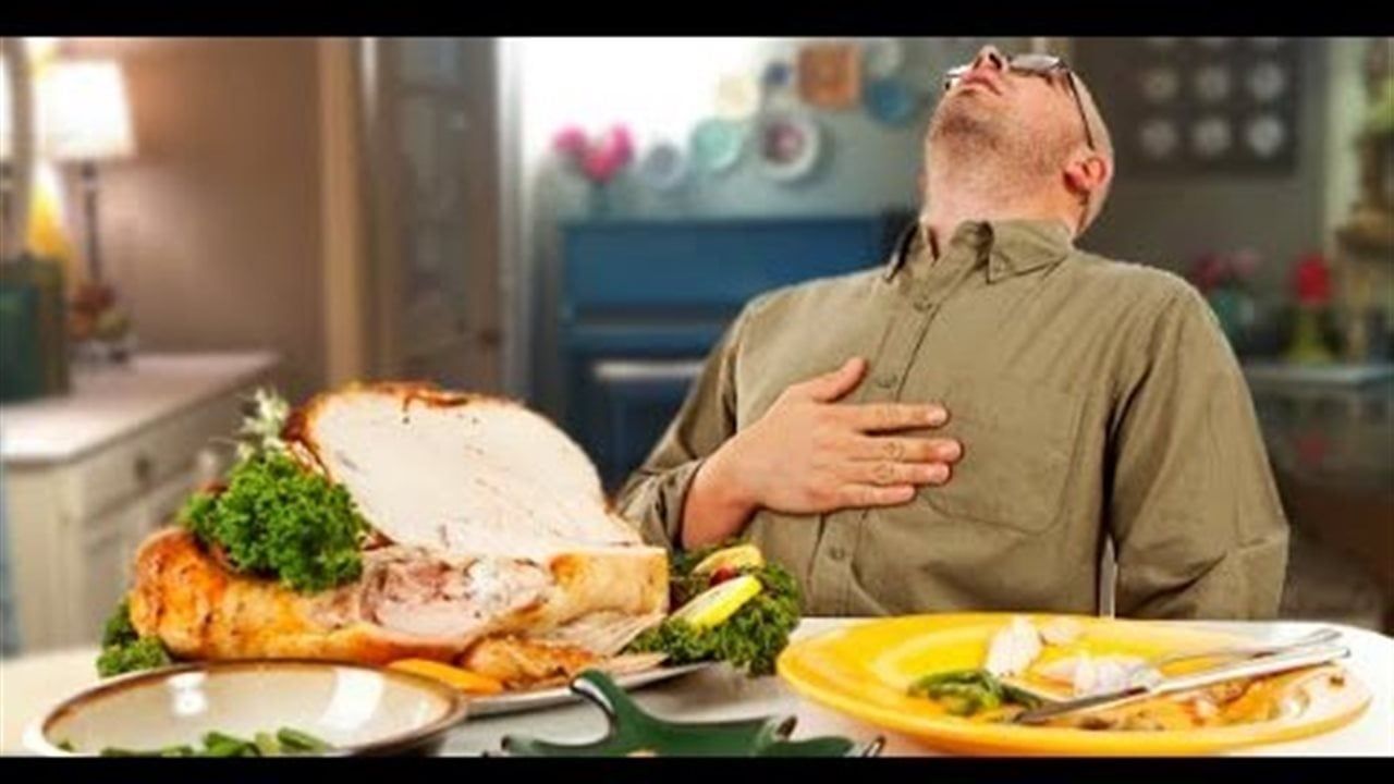 كيف يُؤثر الجلوس بعد الأكل على عملية الهضم؟