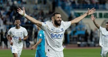 هاتريك بنزيما.. الهلال يسحق الأخدود بسداسية ويبتعد بصدارة الدوري السعودي «فيديو»