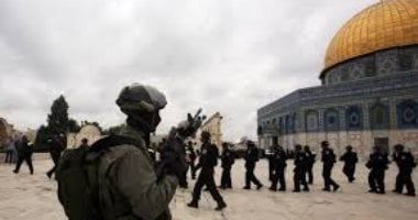 الاحتلال الإسرائيلى يسلّم استدعاءات وقرارات بالإبعاد عن المسجد الأقصى