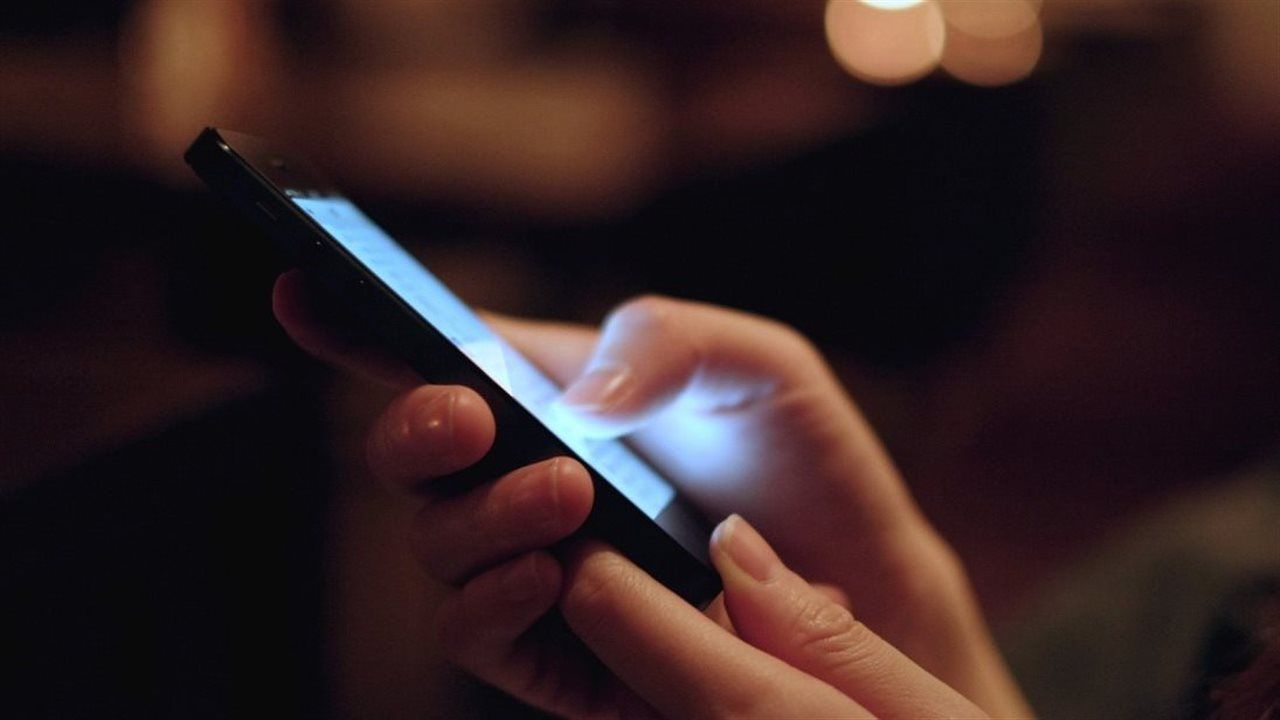 هل يؤدي الشحن السريع إلى تقليل عمر بطارية الهاتف المحمول؟