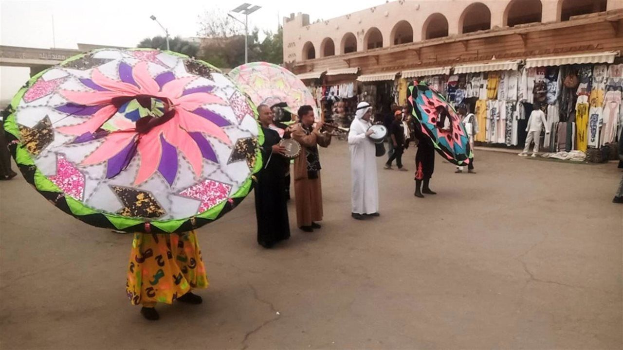فرق مهرجان أسوان الدولي للثقافة تستكمل عروضها الفنية بساحة معابد فيله