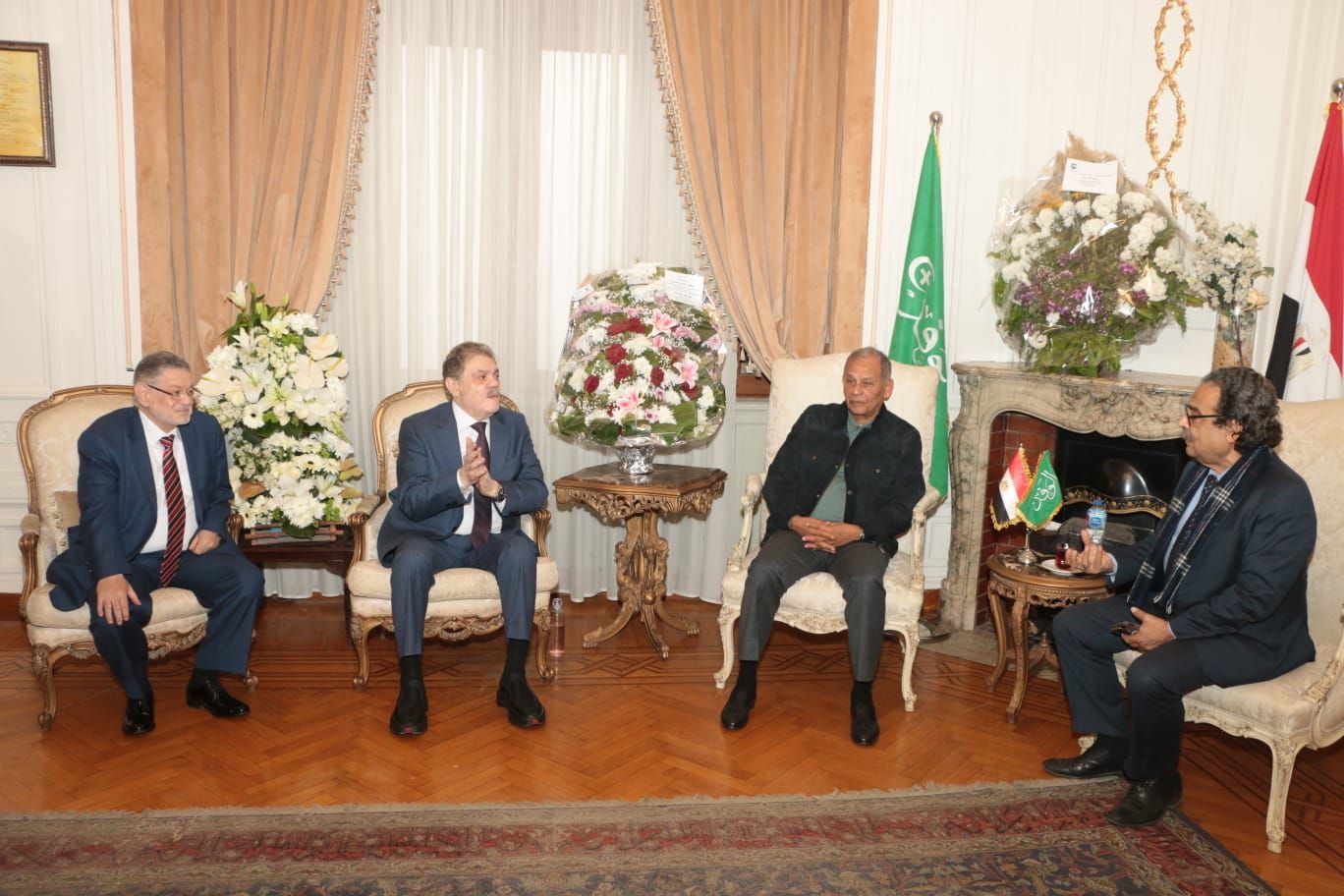 أبرزهم فريد ظهران ومحمد أنور السادات.. السيد البدوي رئيس حزب الوفد يستقبل عدد من القيادات الحزبية لتقديم التهنئة وتعزيز التعاون الحزبي
