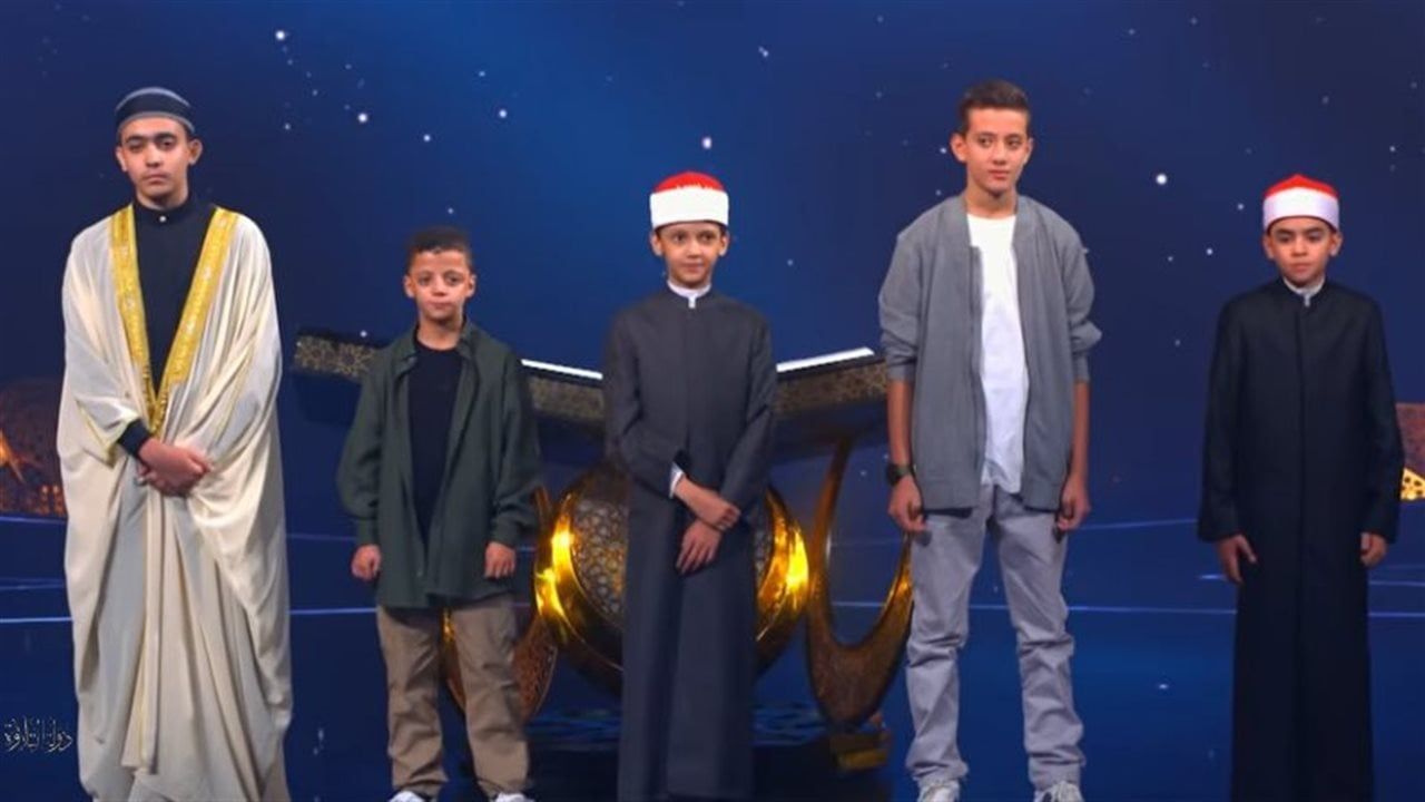 المتسابق "عمر علي" يفوز بجائزة "الغصن الذهبي" في دولة التلاوة