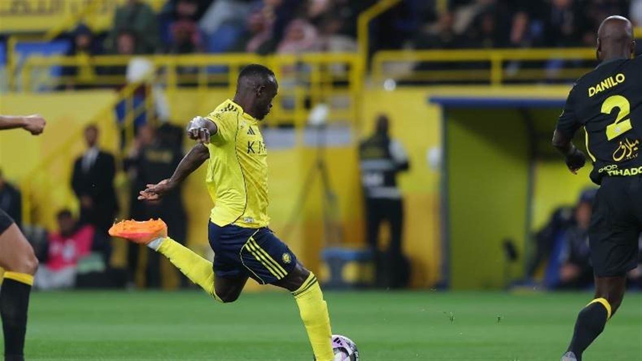 النصر يهزم الاتحاد بثنائية مثيرة ويواصل مطاردة الهلال في دوري روشن