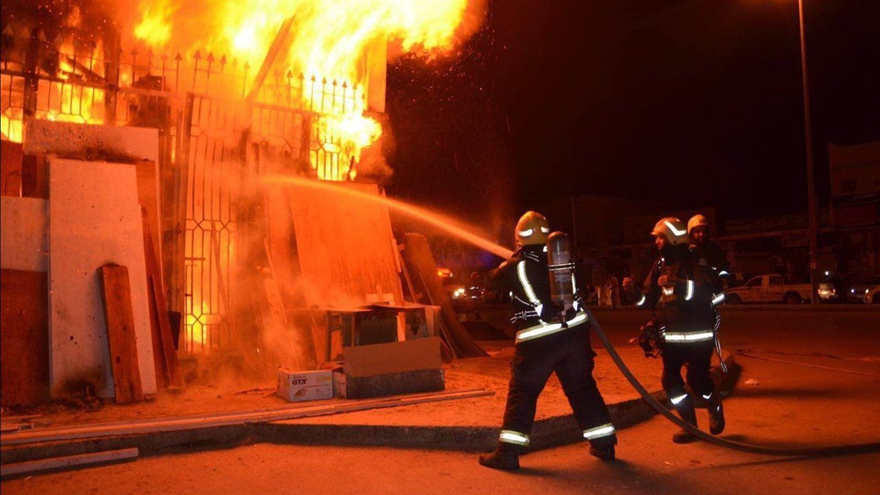 انتداب المعمل الجنائي في حريق بمخزن مستشفى عين شمس