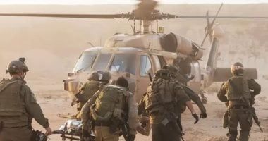 محتجز فلسطينى يفك قيوده ويهاجم جندية يهودية بعصا فى قاعدة عسكرية.. تفاصيل
