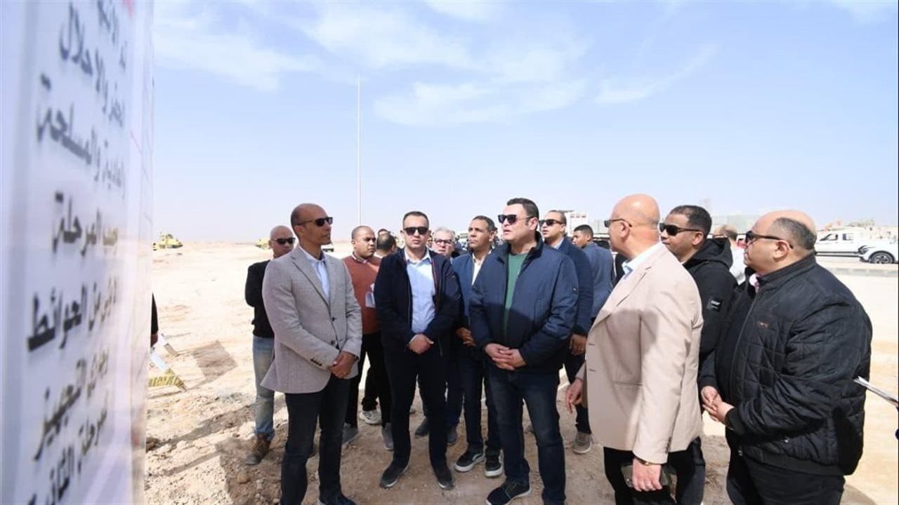 وزير الإسكان يتفقد العمارات السكنية بالحي اللاتيني في العلمين الجديدة