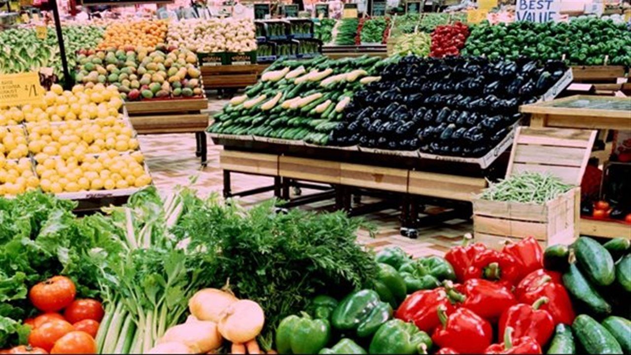 سوق الخضروات في البحيرة.. الطماطم تودع الغلاء والفاكهة الشتوية تحتفظ باستقرارها