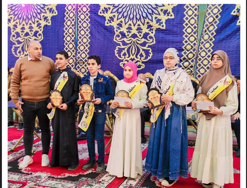 القماش يكرم الفائزين في حفل حفظة القرآن