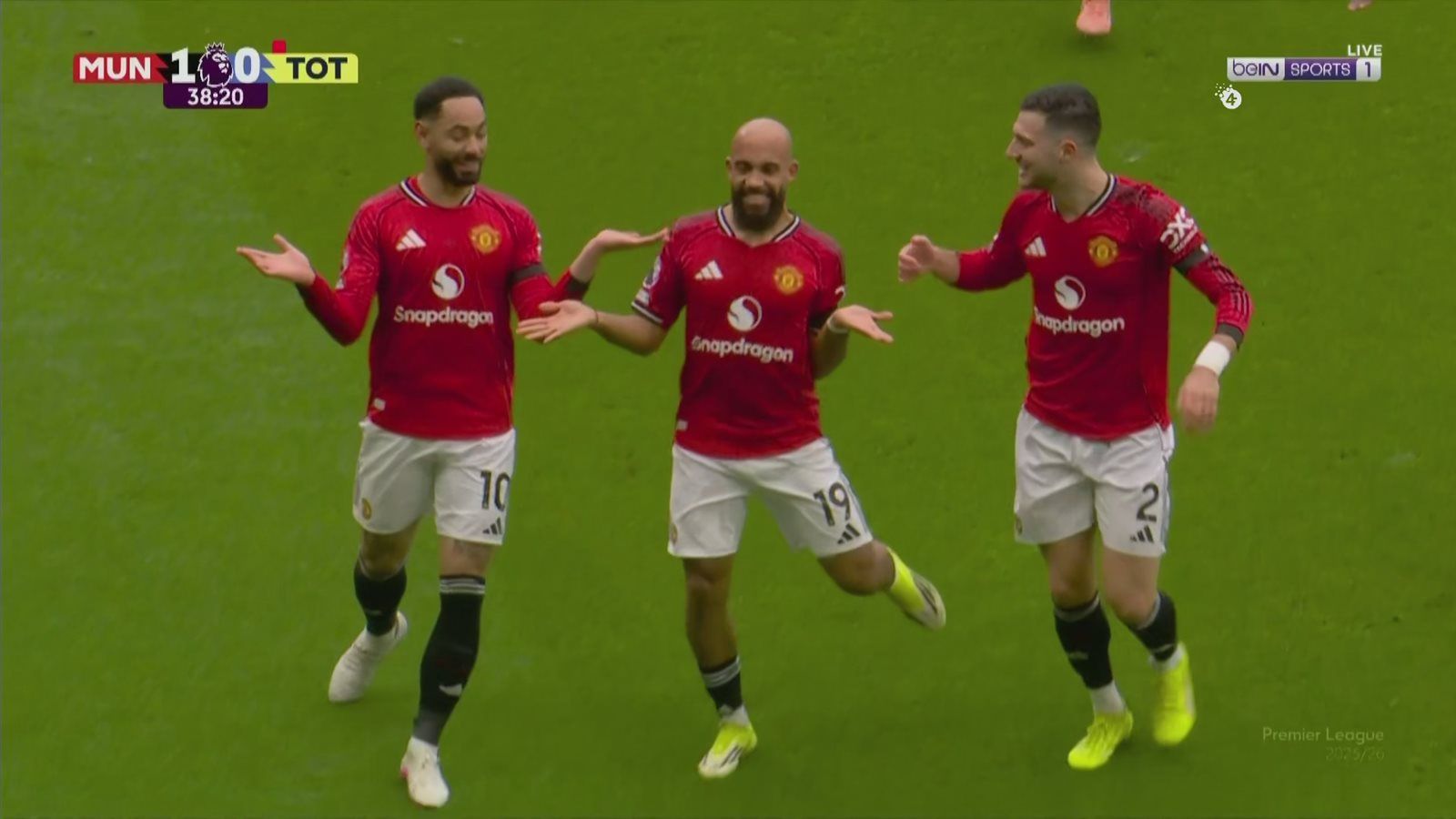 مان يونايتد ضد توتنهام.. برايان مبومو يسجل الهدف الأول لـ مان يونايتد أمام توتنهام في الدوري الإنجليزي