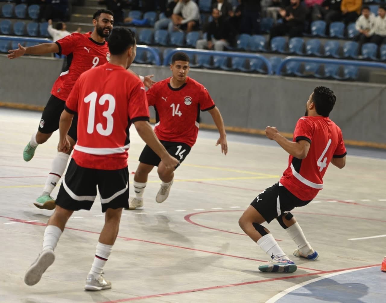 احتفالات صاخبة لمنتخب الصالات فى استاد القاهرة بعد التأهل لأمم أفريقيا