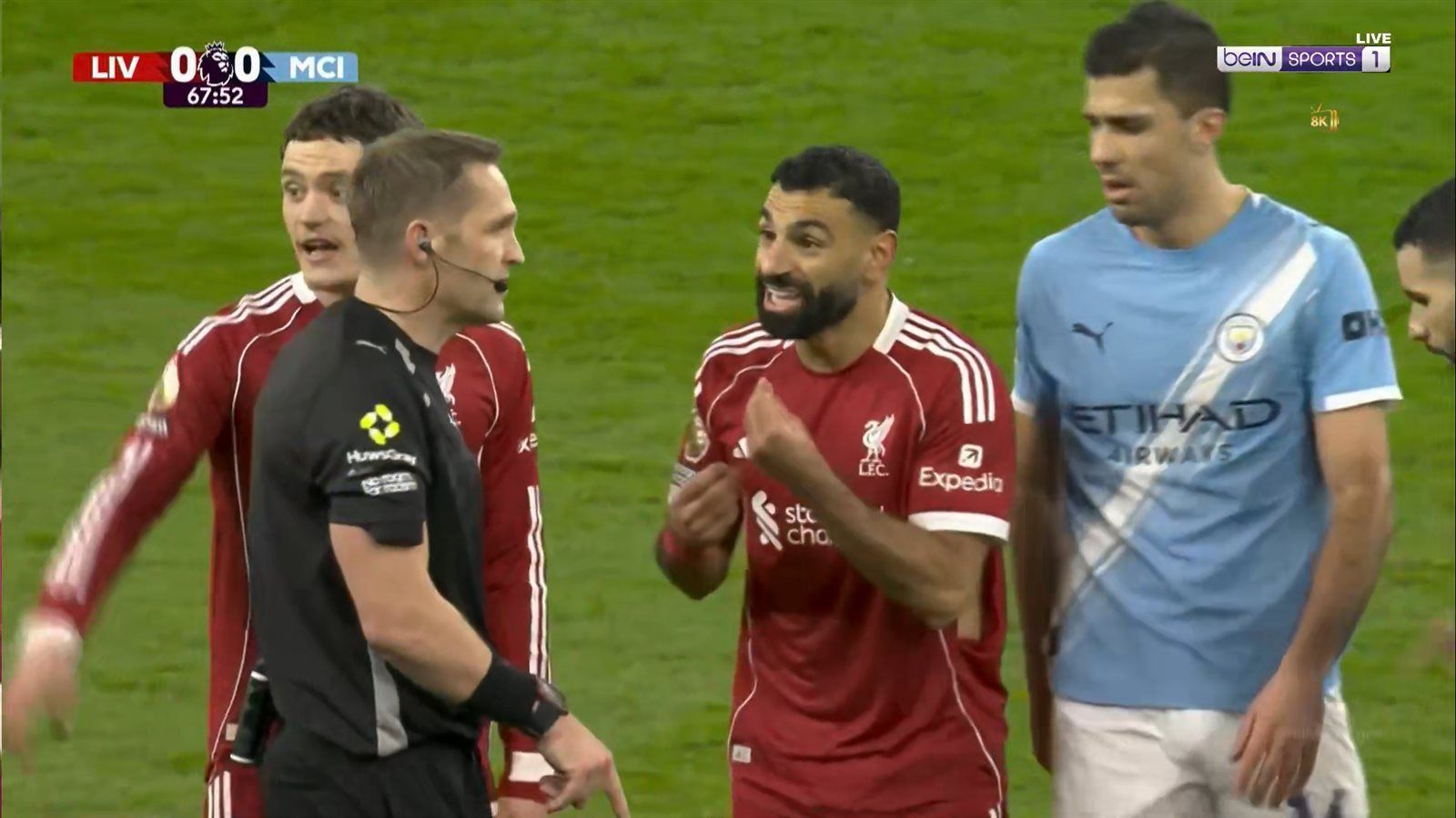 ليفربول.. قطع قميص محمد صلاح في مباراة ليفربول ومانشستر سيتي بـ الدوري الإنجليزي