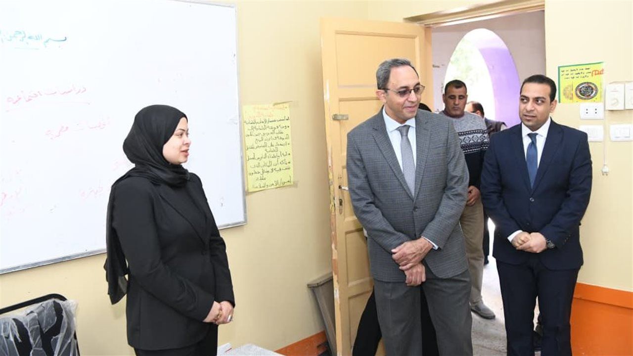 محافظ قنا: ملتقى التوظيف جزء من استراتيجية المحافظة لربط الشباب بسوق العمل