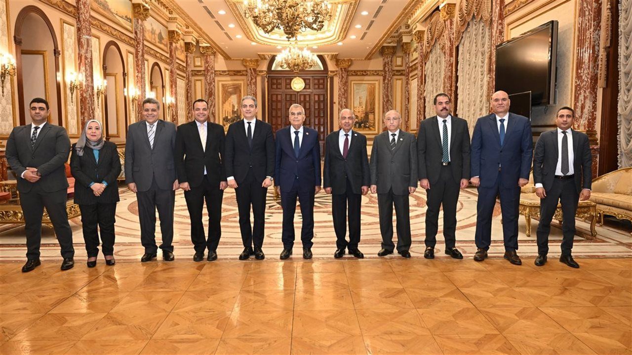 رئيس مجلس الشيوخ يستقبل نقيب الإعلاميين ووفد النقابة لتقديم التهنئة