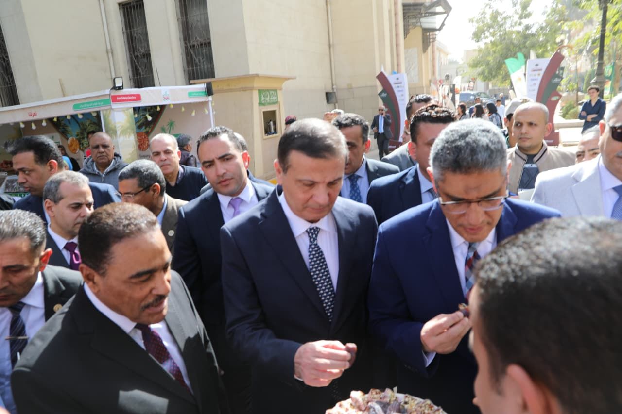 وزير الزراعة ومحافظو مطروح والقاهرة والجيزة يتفقدون النسخة السادسة لمهرجان القاهرة الدولي للتمور