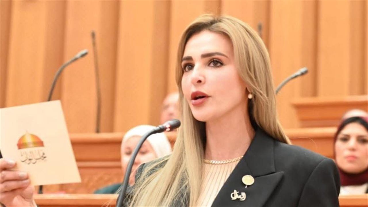 النائبة مروة بوريص تطالب باستمرار عربات السيدات بمترو الأنفاق حتى نهاية التشغيل