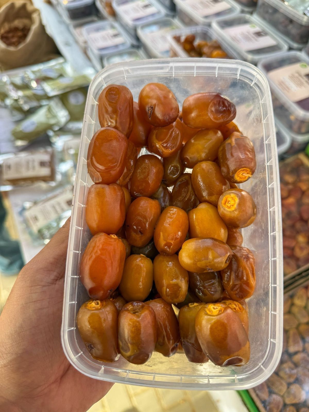اتفاق ثلاثي لاستيراد دواجن مجمدة وطرحها بالمنافذ قبل رمضان لتعزيز المعروض وضبط الأسواق