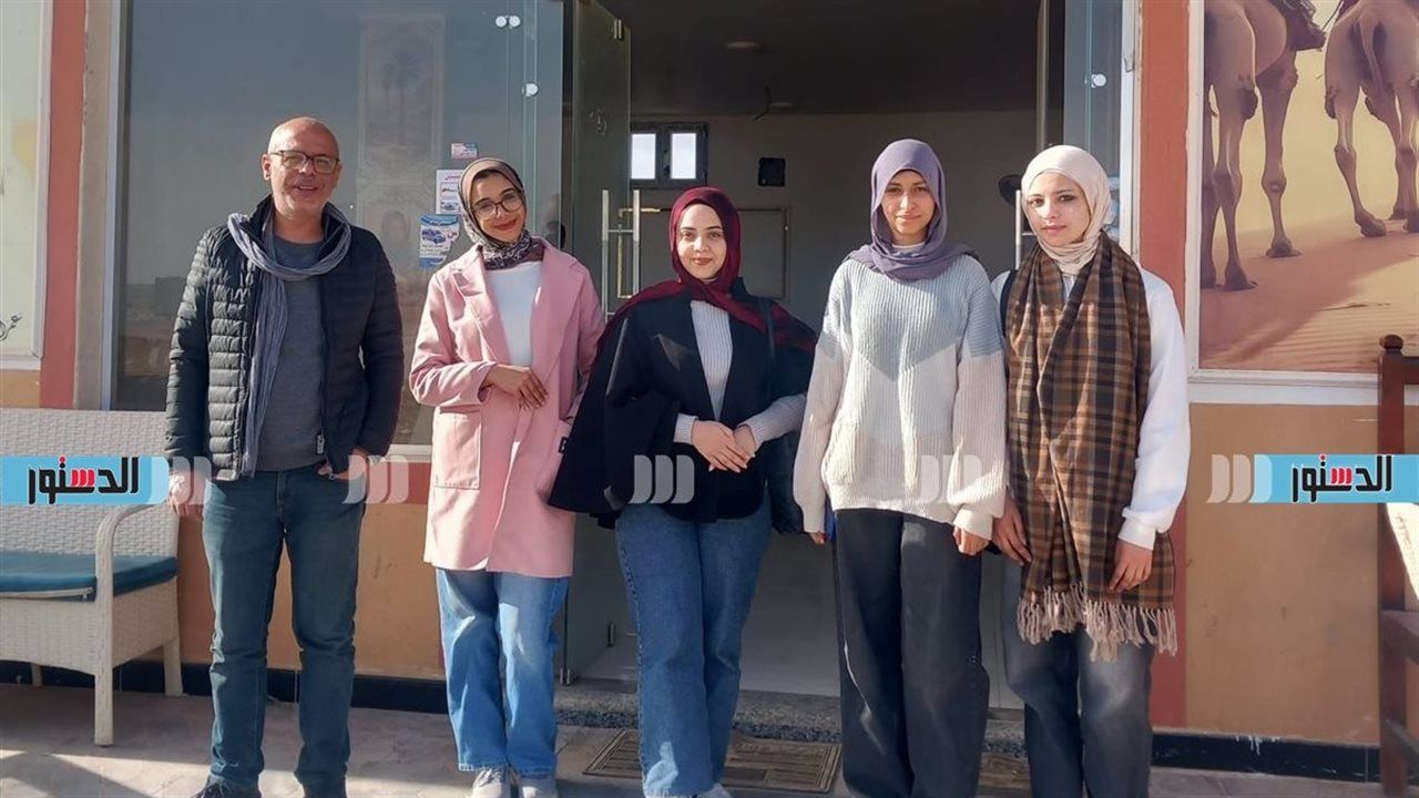 طلاب "آثار مطروح" يشاركون في أعمال البعثة الأثرية الدولية بمنطقة "أمهدة"