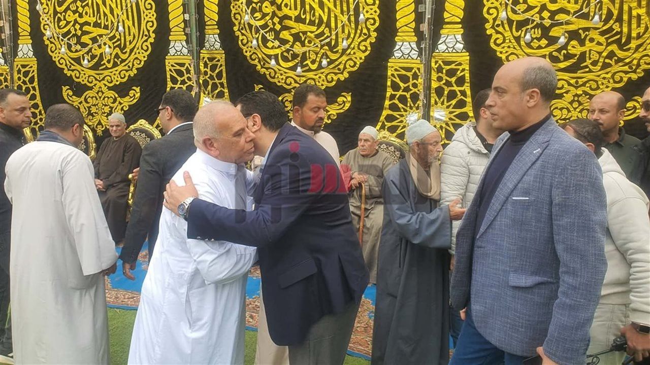 رئيس مدينة بسيون يقدم واجب العزاء في وفاة جد النجم الدولي محمد صلاح