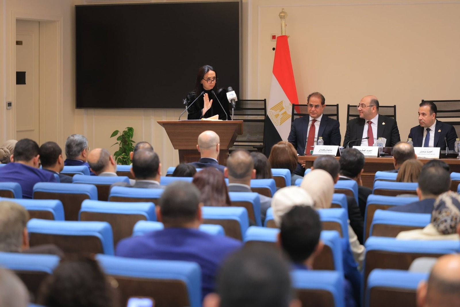 وزيرة التضامن تشارك في جلسة استماع بالبرلمان لمناقشة مشروع قانون ينظم استخدام الأطفال للتطبيقات ومواقع التواصل الاجتماعي