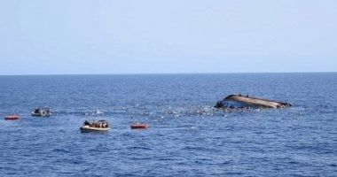 53 مهاجرا بينهم رضيعان لقوا حتفهم أو فقدوا بعد غرق قارب قبالة سواحل ليبيا