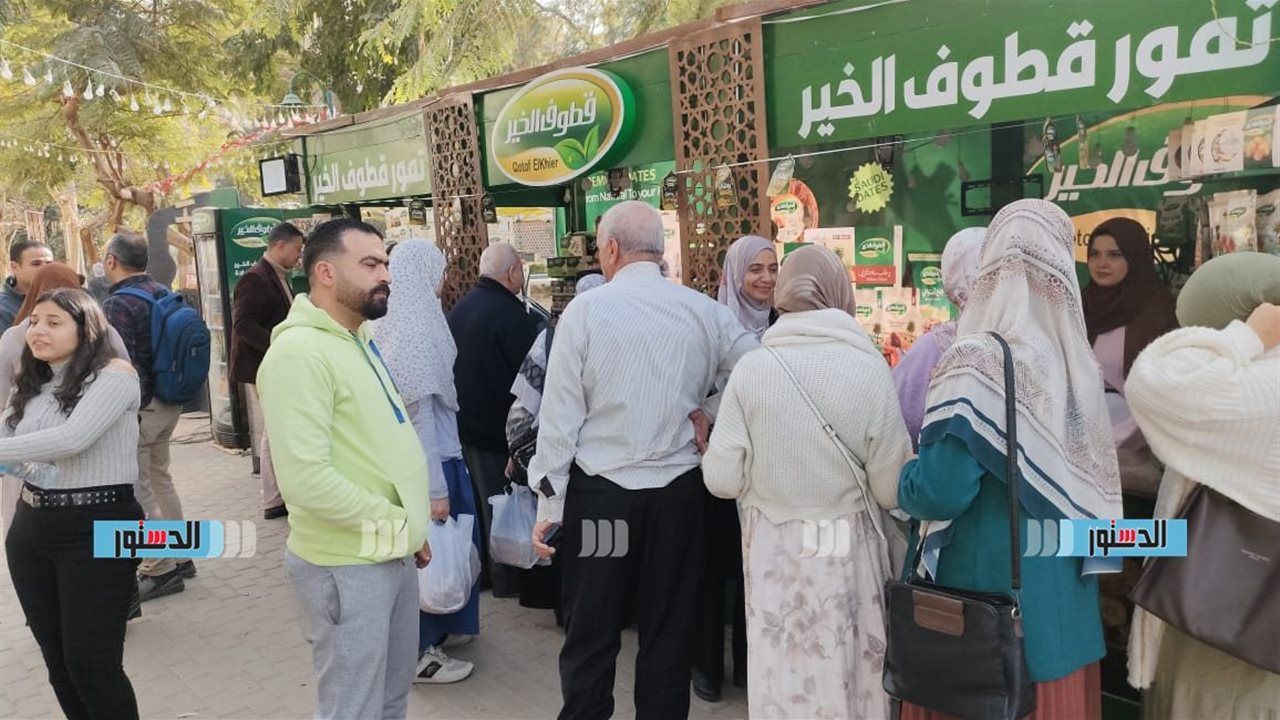 زوار من مختلف الأعمار.. إقبال ملحوظ على معرض التمور بالمتحف الزراعي