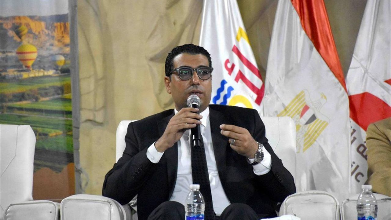 نائب محافظ الأقصر يترأس لقاءً مفتوحًا مع المواطنين لبحث مطالبهم وتلبية احتياجاتهم