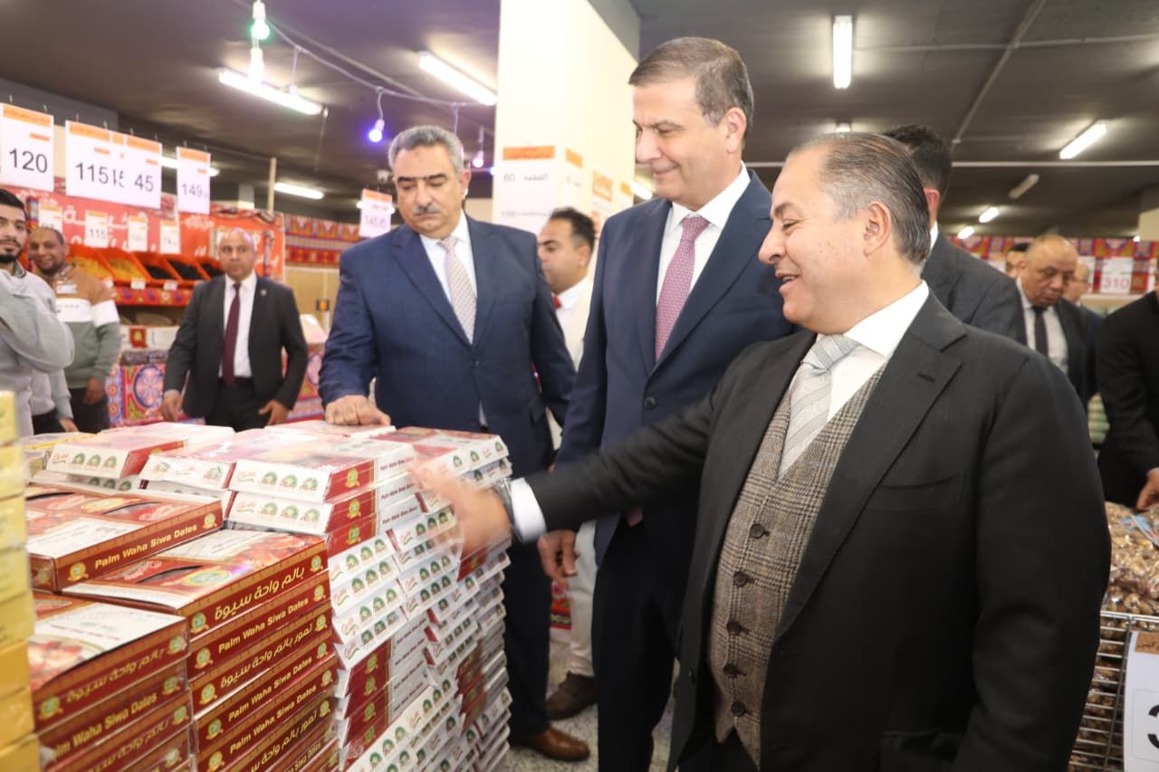 وزير الزراعة يفتتح جناح منتجات الوزارة لشهر رمضان بجملة ماركت بالمريوطية