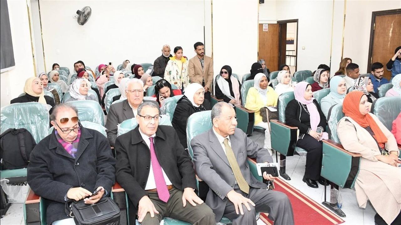 جامعة قناة السويس تواصل فعاليات الأسبوع البيئي بكلية التربية