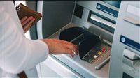 رسوم السحب والاستعلام من ماكينات ATM