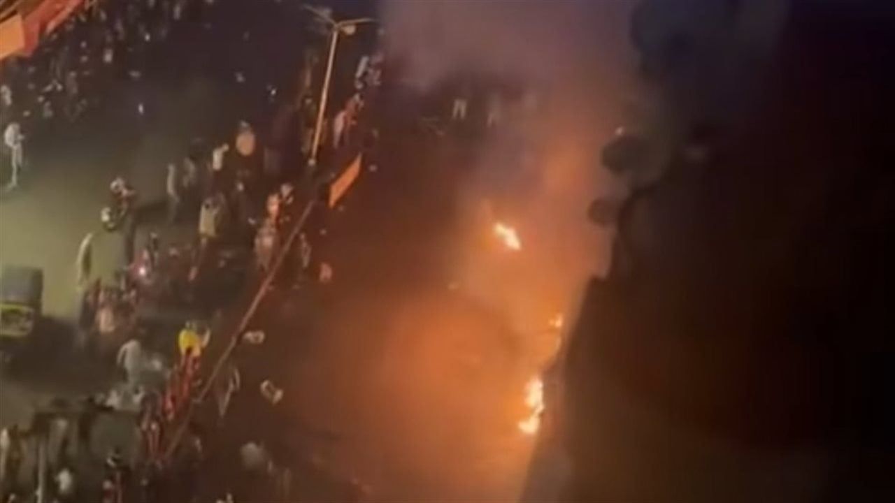 شهود عيان يكشفون تفاصيل نشوب حريق داخل «محل موبايلات» بالجيزة