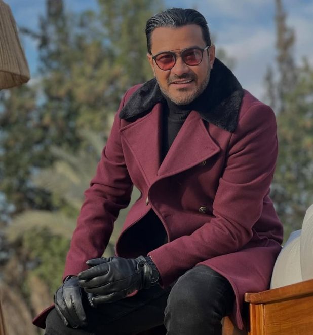 محمد رجب يتألق بإطلالة خريفية جديدة (صور)