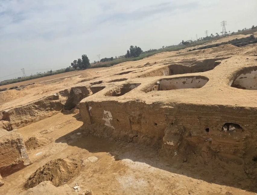 موقع أجنبى يبرز اكتشاف مبنى أثرى عمره 1600 عام فى محافظة البحيرة