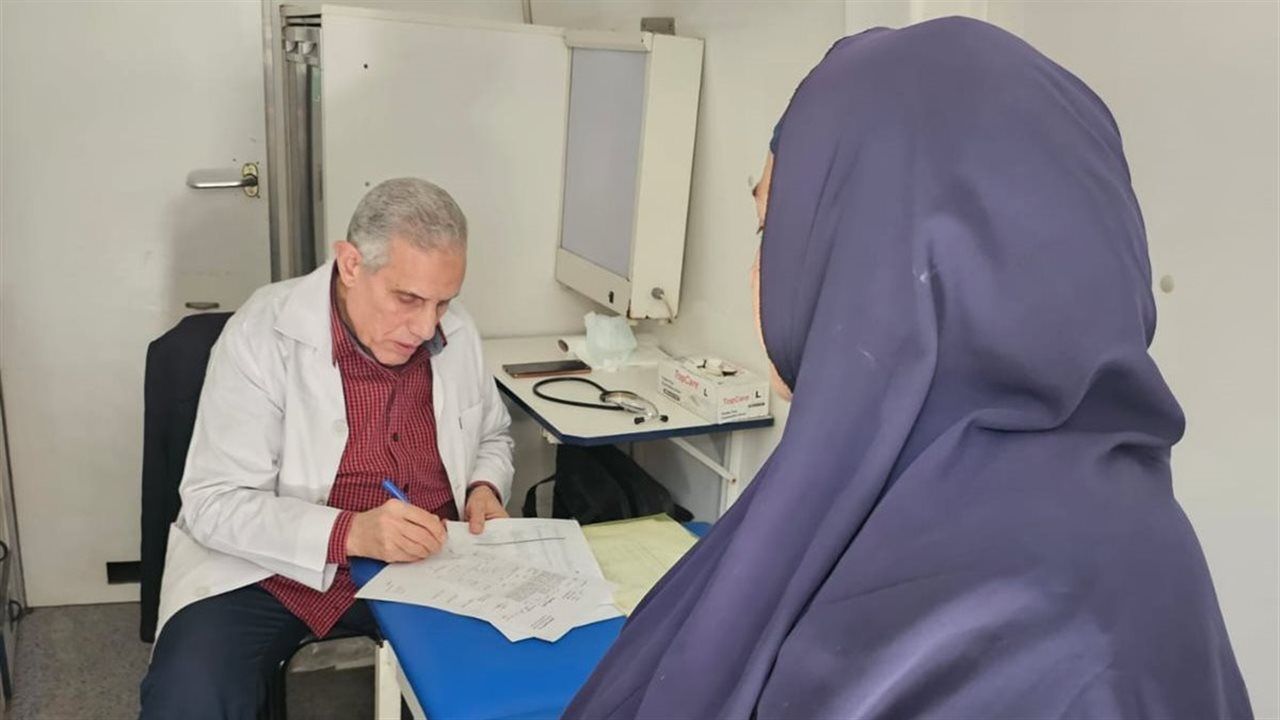 الكشف بالمجان على 1629 مواطنًا ضمن قوافل حياة كريمة بالغربية