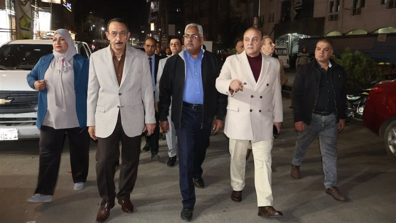 محافظ سوهاج يقود حملة مفاجئ بحى شرق ويمنح مهلة 24 ساعة لإزالة التعديات بالكامل