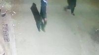 رعب وكاميرات.. لحظة اقتحام شقة في السنبلاوين