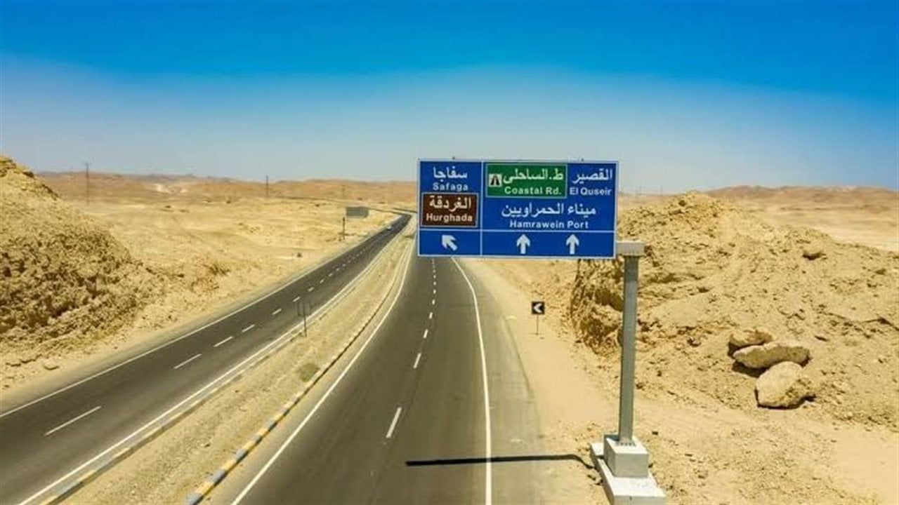 تفاصيل حادث تصادم أتوبيس سياحي بسيارة ربع نقل بطريق القصير - مرسى علم