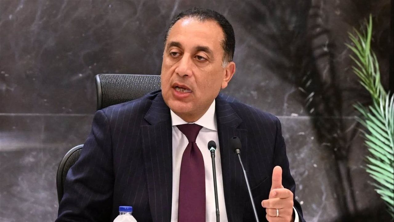 رئيس الوزراء يبدأ جولة تفقدية بسوق العبور.. ويؤكد: لن نسمح بأي ممارسات احتكارية