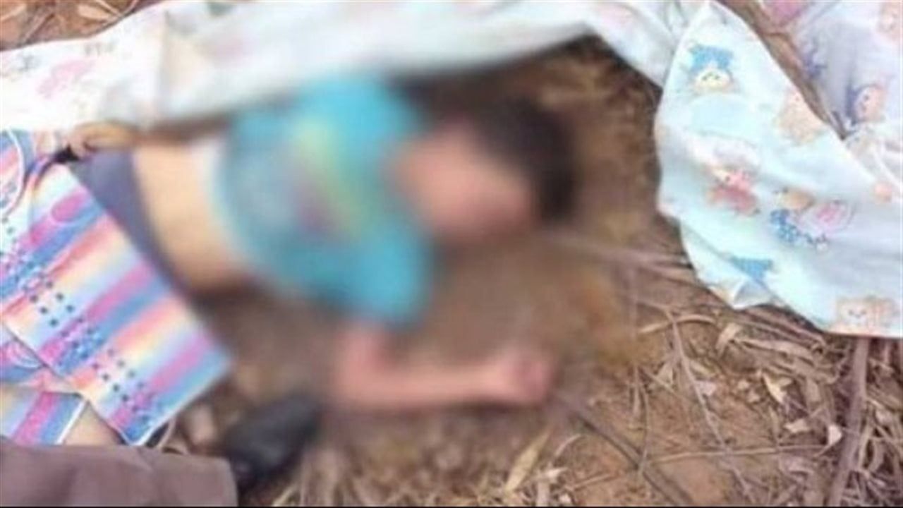 مقتل طفل طعنًا على يد مدمن شابو بقرية بلانة بنصر النوبة.. وإيداع الجثة بالمشرحة تحت تصرف النيابة
