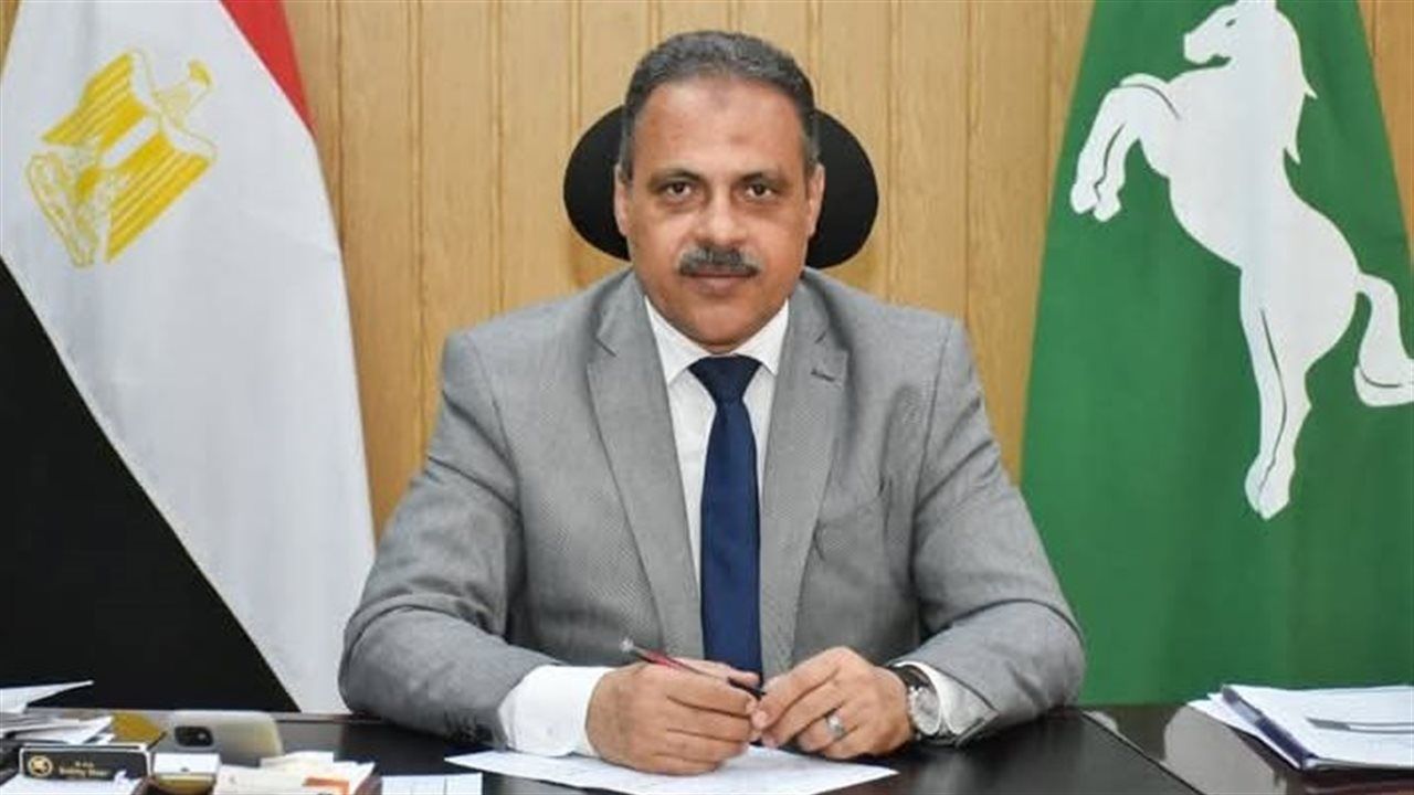 محافظ الشرقية يحيل 12 طبيبًا وممرضًا للتحقيق بسبب التقصير في العمل