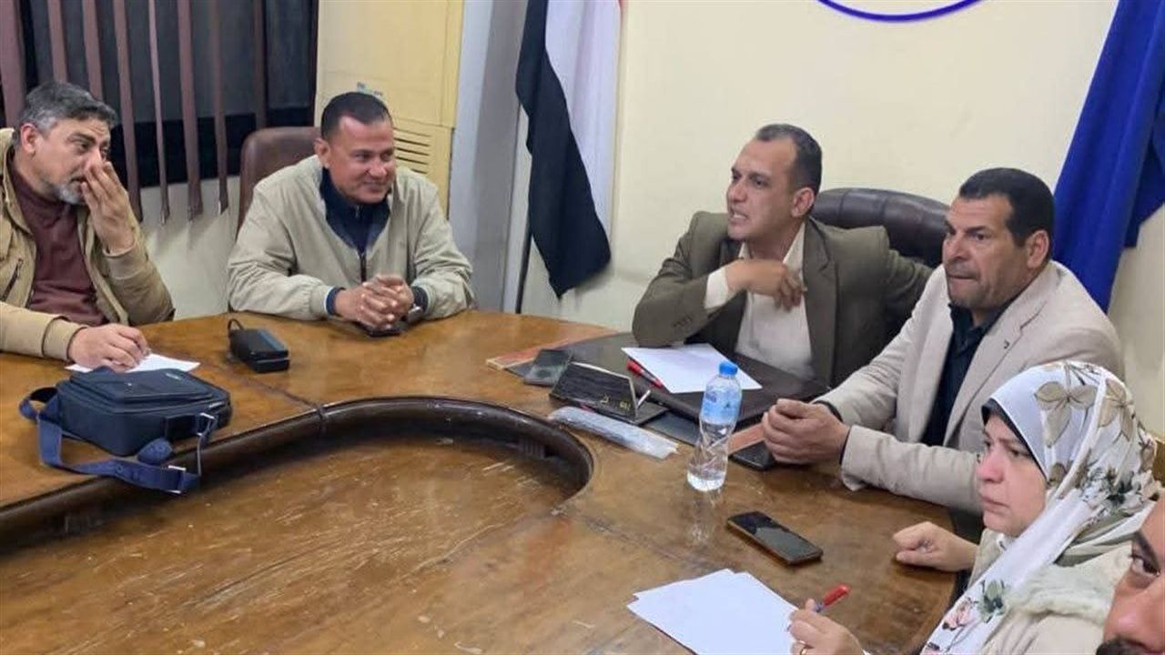 رئيس مدينة دمنهور لتطبيق قرارات غلق المحلات وترشيد استهلاك الكهرباء