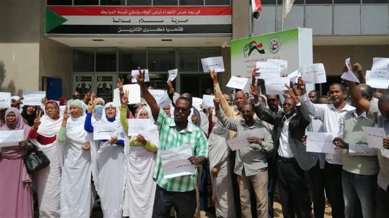 ديوان الضرائب السوداني ينفي مسؤوليته عن زيادة أسعار تذاكر السفر