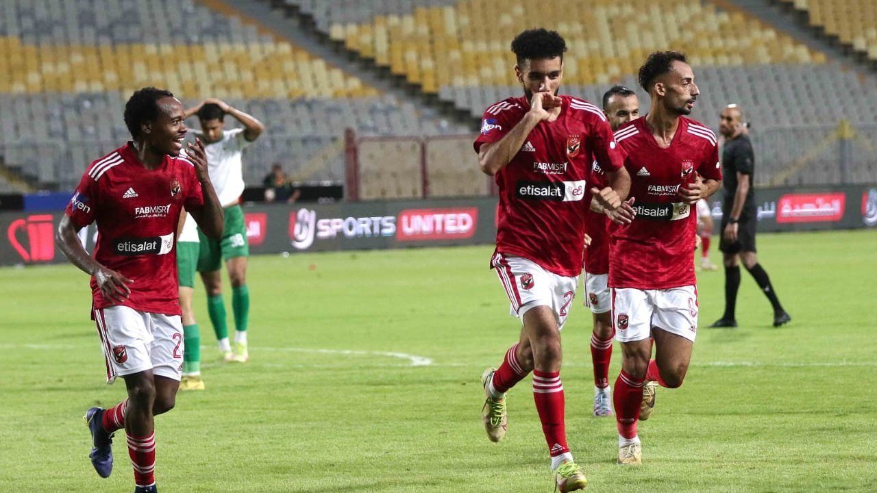وكيل قندوسي: اللاعب لا يمانع في الانضمام للزمالك حال حل أزمة القيد.. والأهلي خسر لاعب مميز