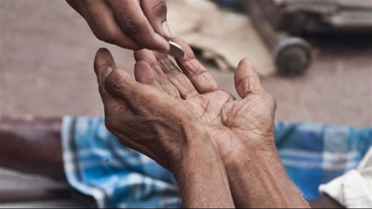 غرامة كبيرة وحبس.. عقوبة استغلال الأطفال في التسول