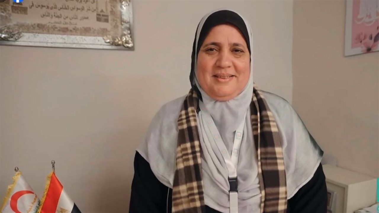بعد 36 عامًا من العمل الخيرى.. الحاجة عزيزة تكشف بدايتها والتحديات التى واجهتها
